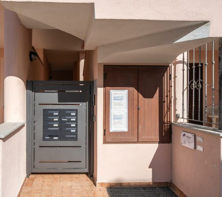 L’ingresso, L'Attico Blu a Valledoria