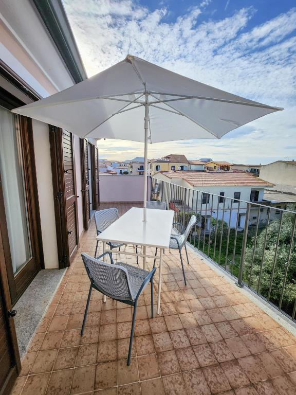 La terrazza con l’ombrellone, L'Attico Blu a Valledoria