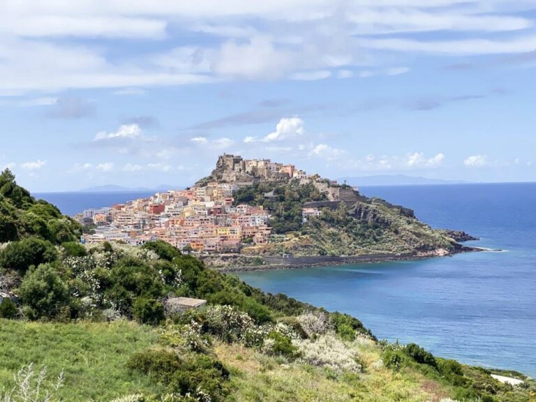 Castelsardo, dal promontorio, L'Attico Blu a Valledoria