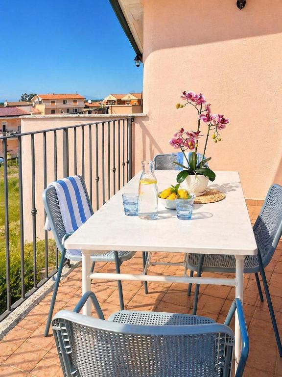 Colazione in terrazza, L'Attico Blu a Valledoria